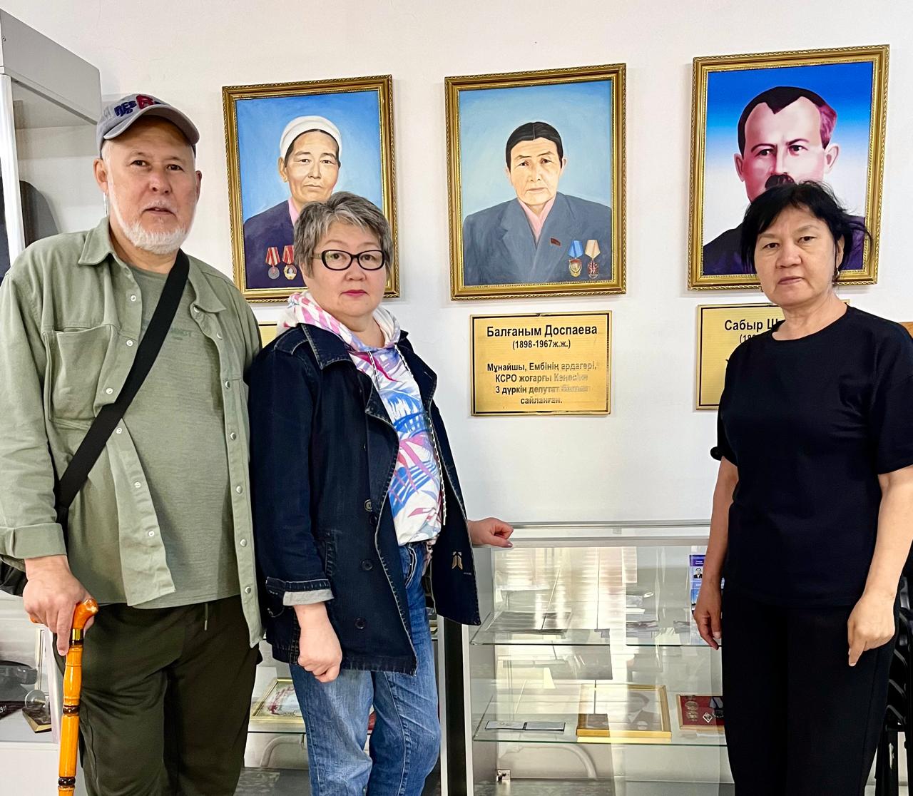 Ембінің ардагері Балғаным Доспаеваның Алматы қаласында тұратын немересі Жанар Доспаева өзінің жолдасымен келді